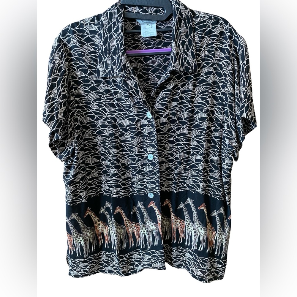 Black and White Giraffe Print Women's Top